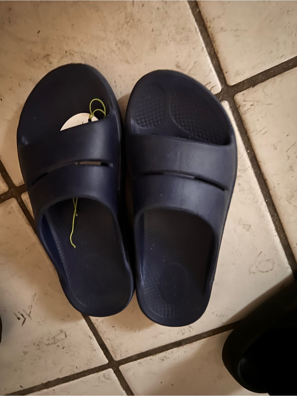 Men’s OOFOS slip onsNavy Slip-On